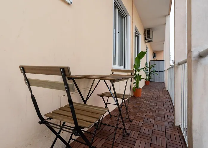 15 Minutes From The Centre Free Wi-fi & A/c Apartament